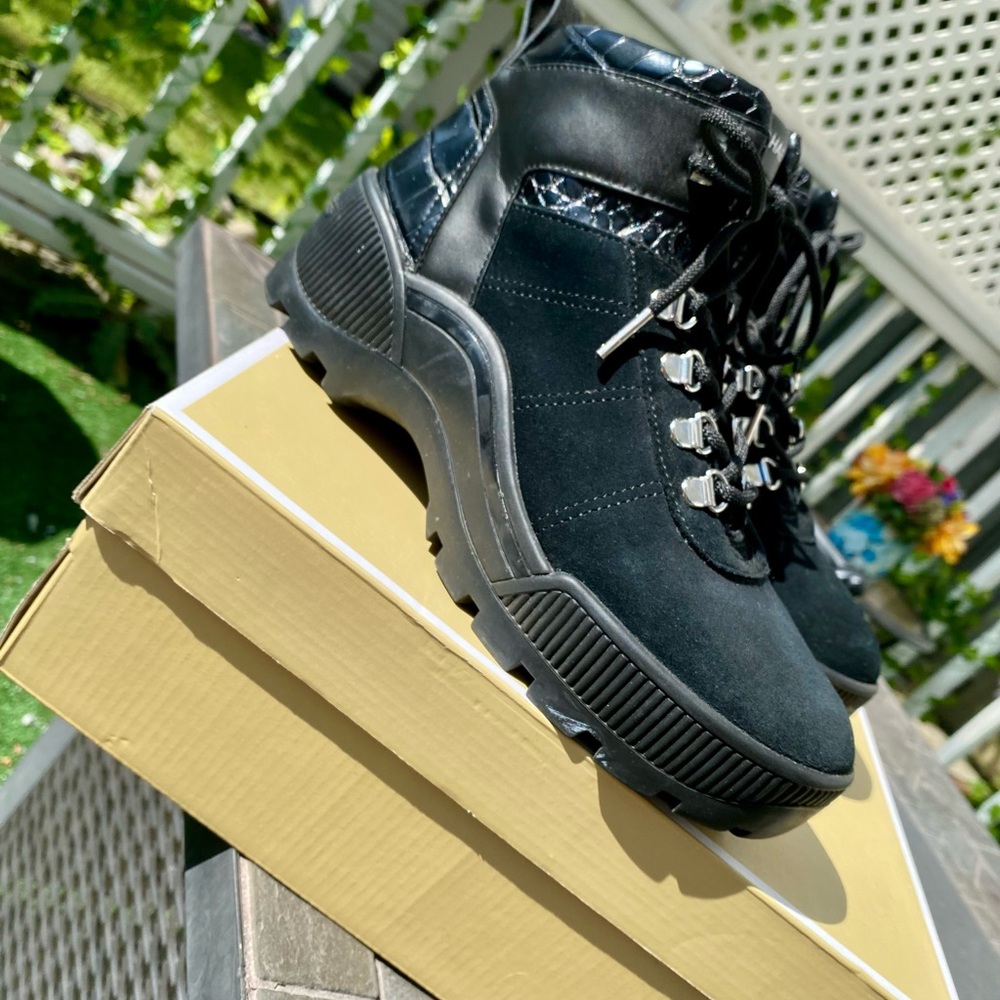 Used twice , leather and suede leather .